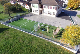 Chevroux - Place de jeux de l'école