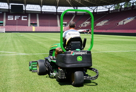 Stade de Genève entretien de la pelouse