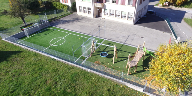 Chevroux - Place de jeux de l'école